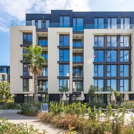 Pool View Azur Deluxe & Apartman Várna