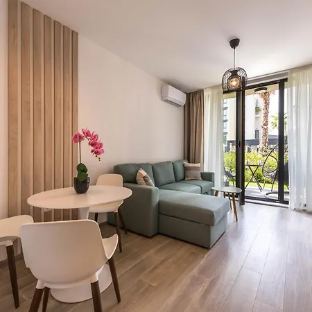 Pool View Azur Deluxe & *