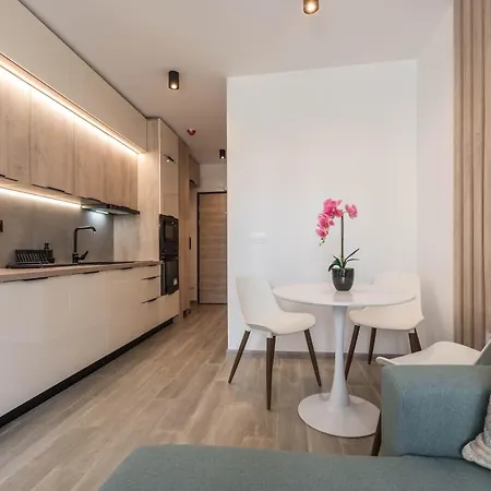 Pool View Azur Deluxe & فارنا