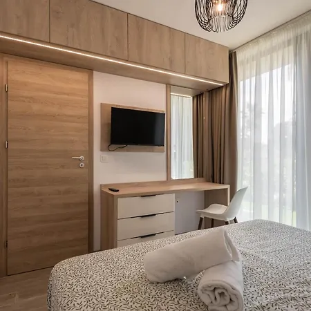 Pool View Azur Deluxe & Apartman