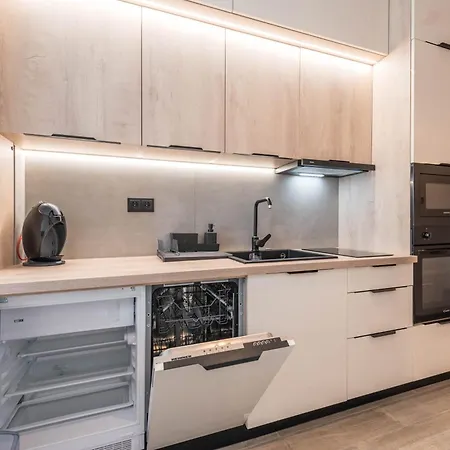 Pool View Azur Deluxe & Apartman *